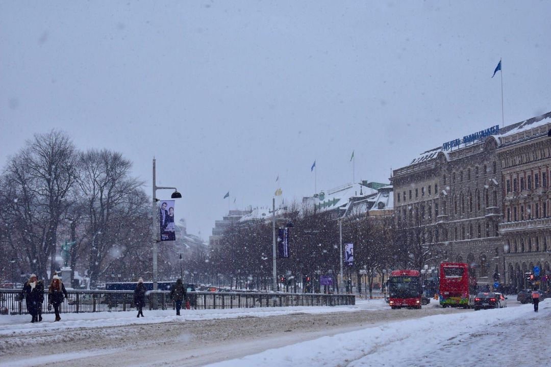 Suasana di jembatan Strömbron, Stockholm.