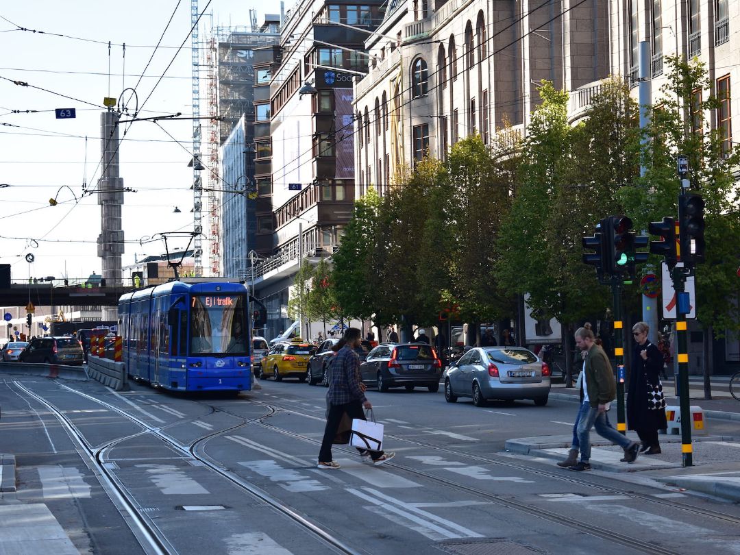Tram yang tengah parkir di Sergels Torg.