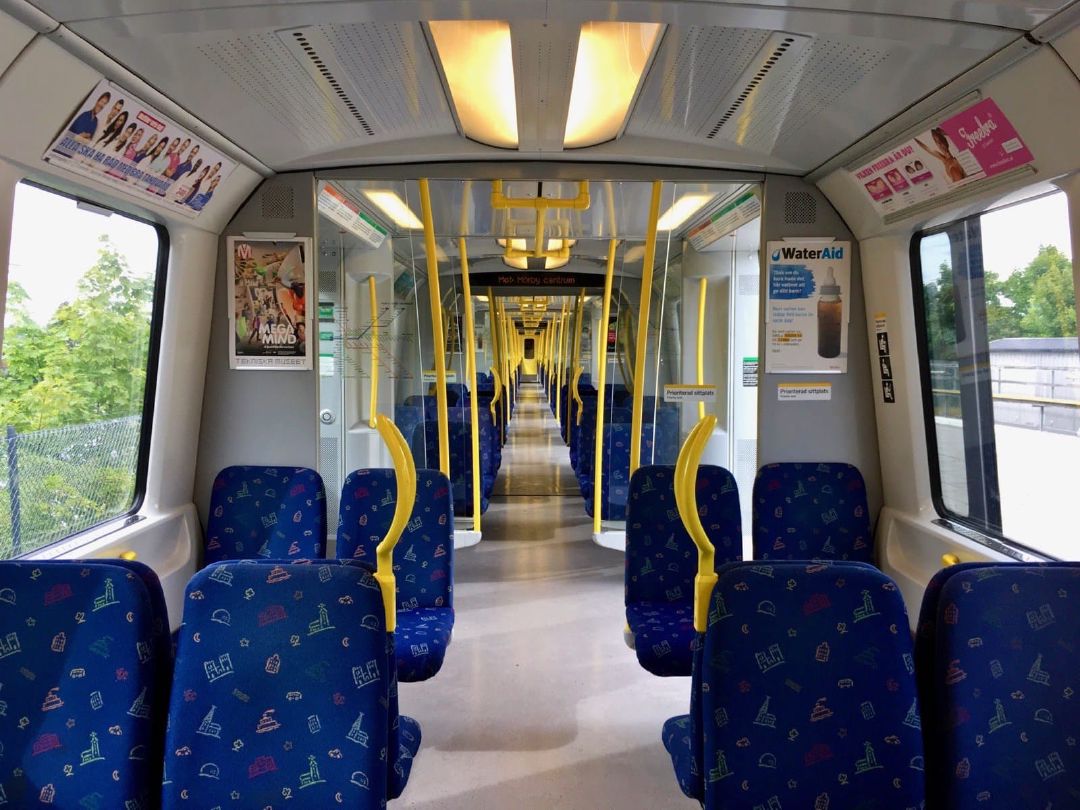Kondisi di dalam salah satu gerbong Tunnelbana.