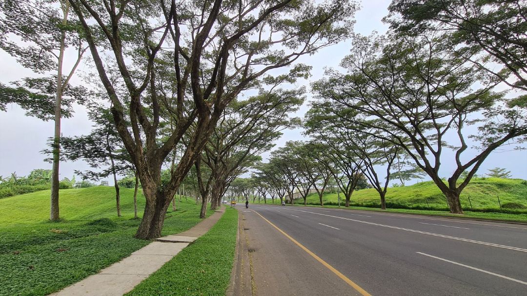Jalan Gelap Nyawang di Kota Baru Parahyangan.