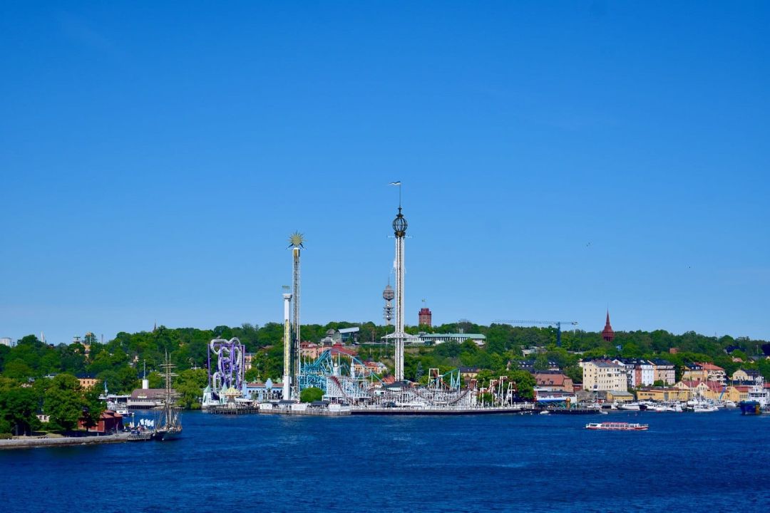 Taman Ria Gröna Lund dilihat dari ketinggian Fjällgatan.