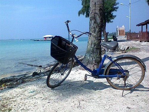 Sepeda yang kami gunakan untuk menjelajahi pulau Tidung.