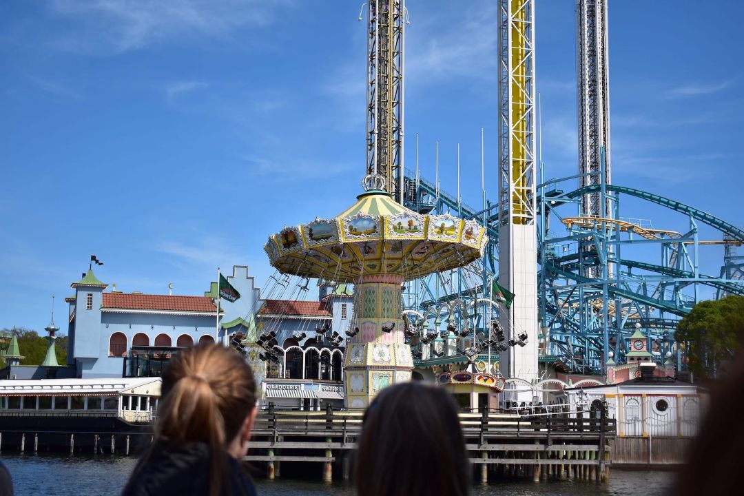 Gröna Lund—taman bermain tertua di Swedia.